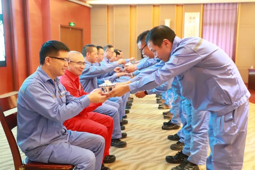 各單位開展師帶徒拜師儀式